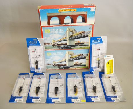 OO Gauge. A quantity of boxed and carded Model Railway accessories including 2 x Triang-Hornby R.264 Grand Victorian Suspensi