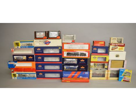 A quantity of empty boxes for railway and diecast models including Bachmann, Corgi and Atlas. Condition of boxes varies. 