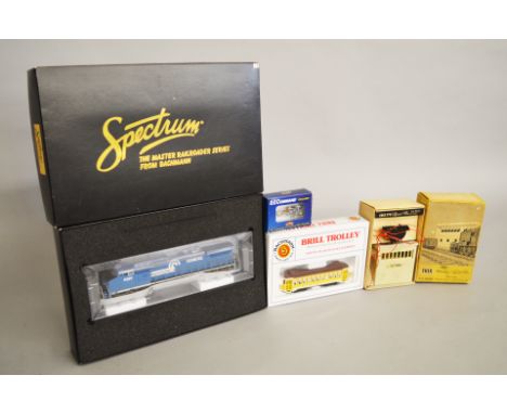 HO Gauge. A boxed Bachmann 'Spectrum' #86008 GE Dash 8-40 CW Diesel Locomotive 'Conrail' together with a boxed Bachmann No. 6