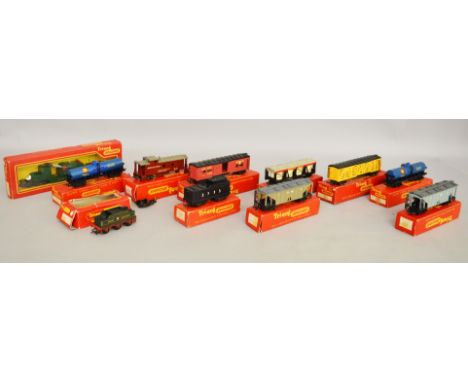 OO Gauge. An assortment of boxed items of Tri-ang Rolling Stock including R.343 Rocket Launcher, missing rockets, 2 x R.137 C