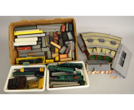 HO/OO Gauge. A good quantity of unboxed items of Rolling Stock, Carriages etc, by Hornby, Roco, Tri-ang and others including 