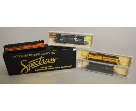 N Gauge. A boxed Bachmann Spectrum #81457 EMC Gas Electric (Doodlebugs) Great Northern together with three other boxed Locomo