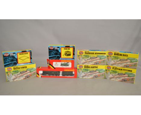 OO Gauge. Two boxed Hornby Steam Locomotives, R.761 Great Western Hall Class 'Kneller Hall 5934' together with R.077 GWR 0-4-