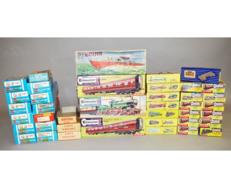 OO Gauge. A good quantity of empty boxes for railway related items including Airfix and Hornby OO together with vintage empty
