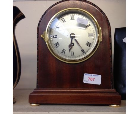 DOMED MAHOGANY MANTEL CLOCK 25CM        K5