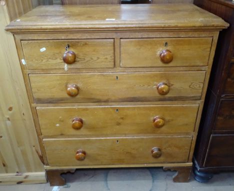 A Victorian pine 5-drawer chest with bracket feet, W95cm, H107cm 