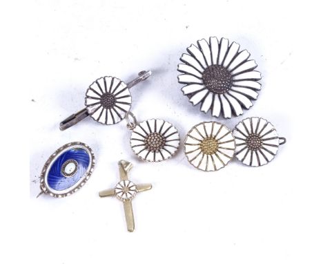 7 pieces of Danish silver and enamel daisy pattern jewellery, by Anton Michelsen 