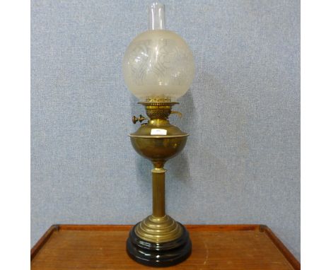 An early 20th Century brass oil lamp 