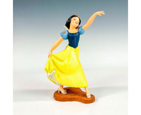 Porcelain figure with matte finish. Depicts Snow White from the 1937 animated film. Walt Disney Classic Collection backstamp.