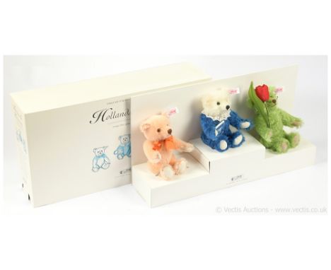 Steiff Teddy Bear Set Holland 2002, Netherlands Exclusive, white tag 660672, LE 46/1500, comprising three mohair bears in ora