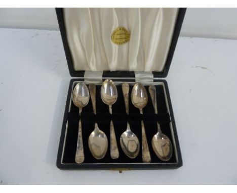 A set of George VI cased six silver tea spoons, by Cooper Bros & Sons, Seffield 1938