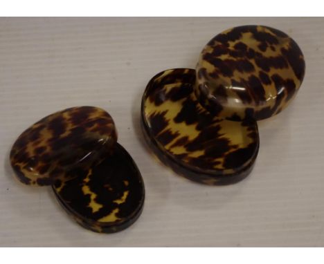 Two vintage oval tortoiseshell trinket boxes 7.5cm wide (largest) approx.