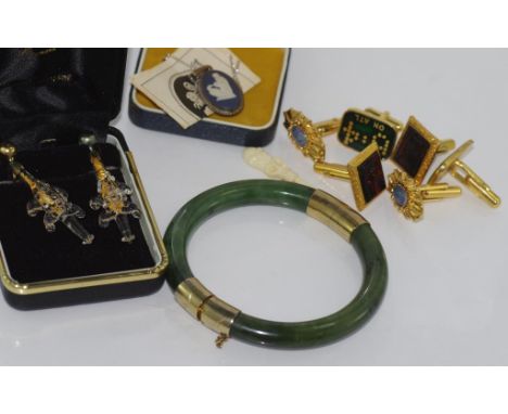 Wedgwood pendant in box together with floating gold and glass crocodile earrings, various cufflinks and a greenstone hinged b