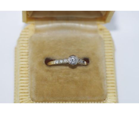 Vintage 18ct yellow gold ring with diamonds (late 50s design), missing 2 shoulder diamonds, weight: approx 1.54 grams, size: 