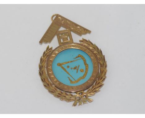 9ct gold and enamel Masonic medallion weight: approx 20.57 grams, size: approx 6 by 4cm