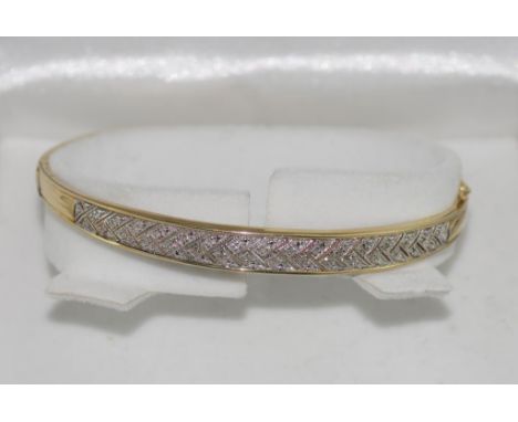 9ct yellow gold and diamond hinged bangle weight: approx 9.95 grams