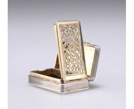 AN EARLY VICTORIAN ENGINE-TURNED SILVER VINAIGRETTE by Thomas Simpson, Birmingham 1838. 3.4cm wideGood condition overall, wea