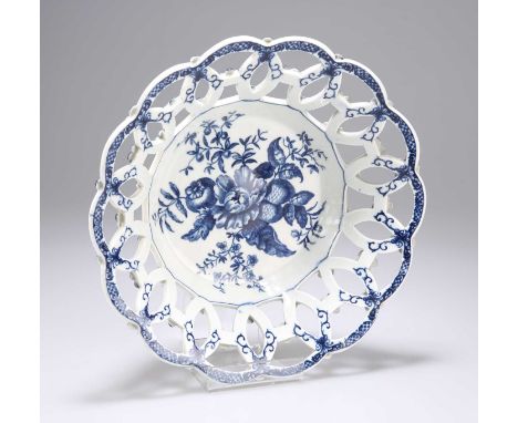 A WORCESTER ROUND BASKET, CIRCA 1775 transfer printed in underglaze blue with a 'Pine Cone Group' pattern, the sides with app