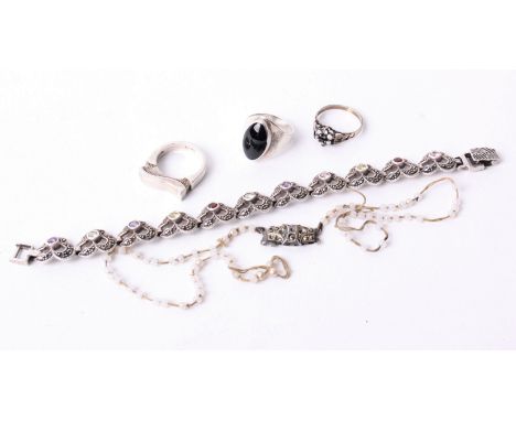 A small collection of sterling silver and white metal jewellery.