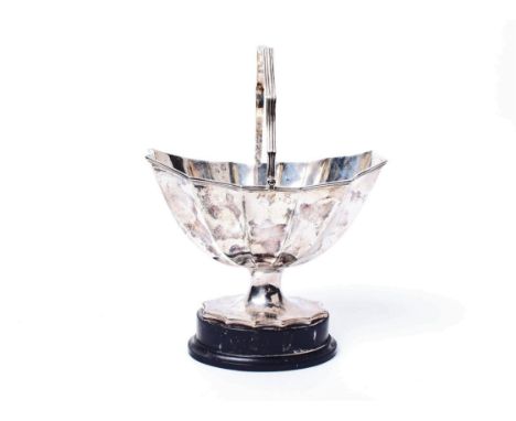 A Georgian sterling silver scalloped shaped footed bowl, with swing handle on ebony base, by William Skeen, London 1813, 7.20
