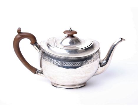 A sterling silver tea pot with fruitwood handle and finial by Horace Woodward &amp; Co, Birmingham 1919, 20.50ozt.