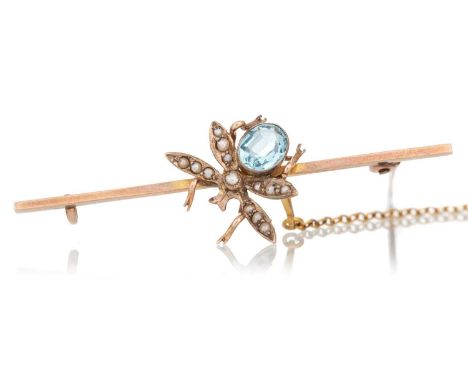 TOPAZ FLY BROOCH with seed pearl wings, marked 9CTQty: 4g