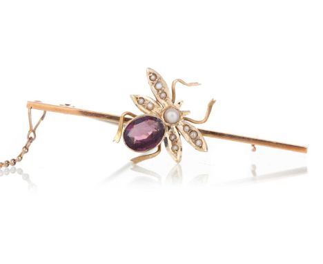 AMETHYST FLY BROOCH with seed pearl wings, marked 9CTQty: 3.5g