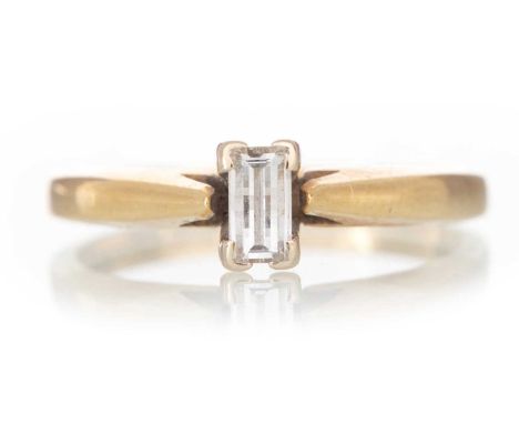 DIAMOND SOLITAIRE RING set with a diamond of approximately 0.28 carats, in eighteen carat gold, size K 1/2Qty: 2.8gWorn, requ