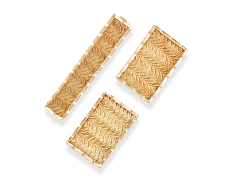 A PAIR OF CUFFLINKS AND TIE CLIP the textured faces depicting rows of foliage,&nbsp;marked indistinctly, cufflinks 2.2cm, tie