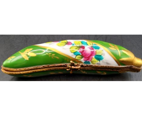 LIMOGES PEINT MAIN PEA POD HINGED TRINKET BOX 4" WIDE