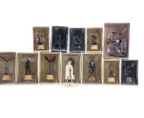EAGLEMOSS FOR THE LORD OF THE RINGS,a collection of twenty chess pieces, fifteen white and five black, white including Aragor