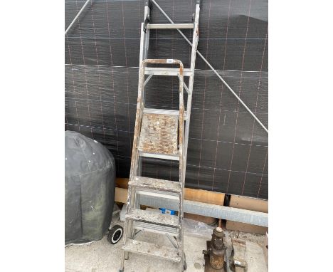 A THREE RUNG METAL STEP LADDER AND A FIVE RUNG ALLUMINIUM STEP LADDER 