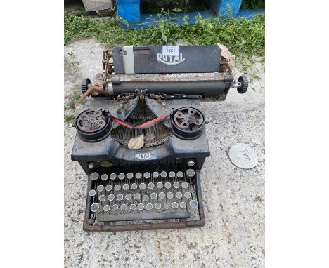 A VINTAGE ROYAL TYPEWRITER 