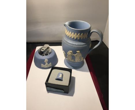 THREE ITEMS OF WEDGEWOOD JASPERWARE TO INCLUDE A JUG, TAB LE LIGHTER AND A THIMBLE 