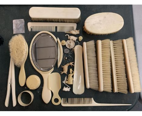 A COLLECTION OF VINTAGE BRUSHES, SHOE HORNS AND A HAND HELD MIRROR ETC 