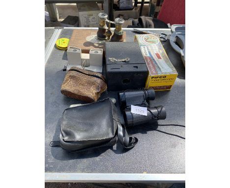 AN ASSORTMENT OF ITEMS TO INCLUDE BINOCULARS, A CAMERA AND CIGAR BOX 