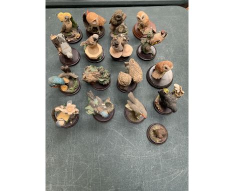 SIXTEEN VARIOUS CERAMIC BIRDS TO INCLUDE OWLS ON WOODEN PLKINTHS AND AN OTTER 