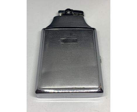 AN ART DECO RONSON CIGARETTE LIGHTER WITH AN INTEGRATED CASE 