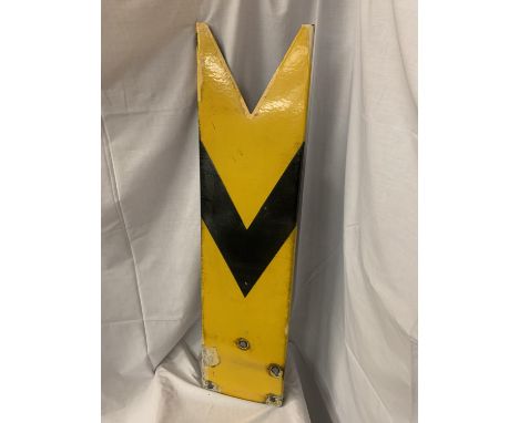 A VINTAGE RAILWAY SIGNAL POTENTIALLY ORIGINATING FROM CREWE STATION 106CM X 26CM 