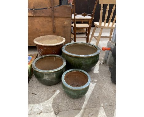 FOUR VARIOUS SIZED CERAMIC PLANTERS AND POTS 