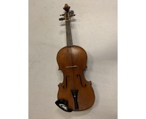 A VINTAGE VIOLIN NO BOW 