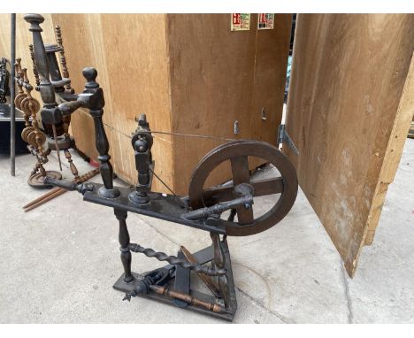 A VINTAGE WOOL SPINNING WHEEL 
