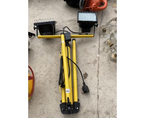 A WORK LIGHT WITH TRIPOD STAND AND TWO SPOTLIGHTS 