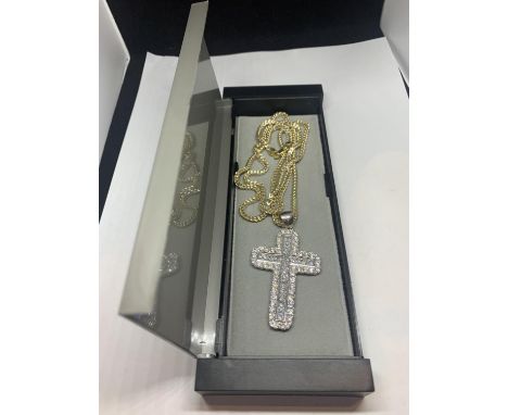 A SILVER CHAIN WITH ORNATE CROSS BOTH MARKED 925 WITH PRESENTATION BOX 