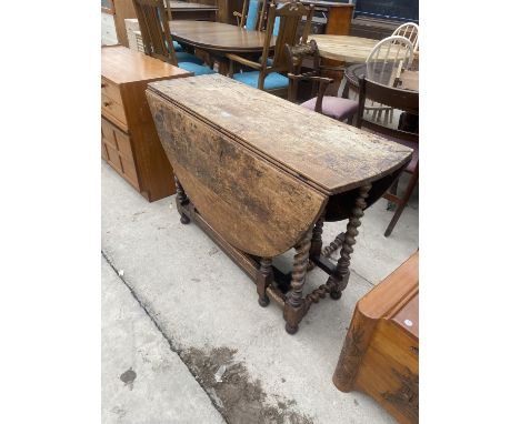 A GEORGIAN OVAL GATE LEG DINING TABLE ON BARLEY TWIST LEGS AND ONE END DRAWER 56 INCHES X 47 INCHES 