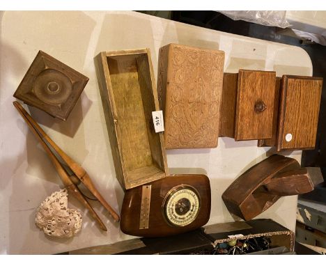 A COLLECTION OF TREEN , TO INCLUDE THREE LIDDED BOXES, A VINTAGE PLANE, A MONEY BOX AND A WEATHER THERMOMETER 