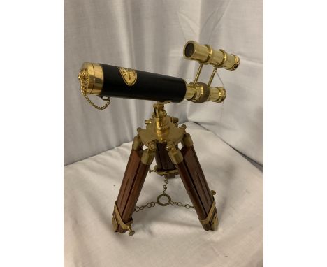 A BRASS AND LEATHER MARITIME TELESCOPE H:37CM 