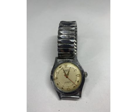 A GENEVA VINTAGE SPORTS WRIST WATCH IN WORKING ORDER 