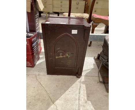 A SMALL VINTAGE SAFE WITH KEY 