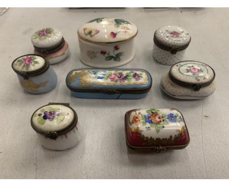 A COLLECTION OF SEVEN LADIES PILL BOXES AND A SMALL TRINKET BOX 